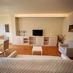 Apartman Art & *